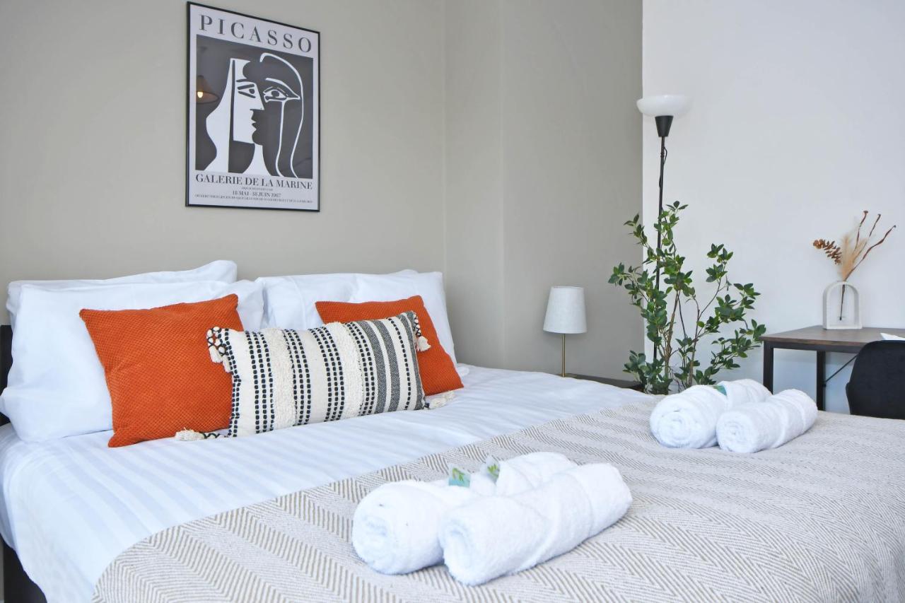 Lily House By Yourstays - Cosy 3 Bedroom House In ครูว์ ภายนอก รูปภาพ