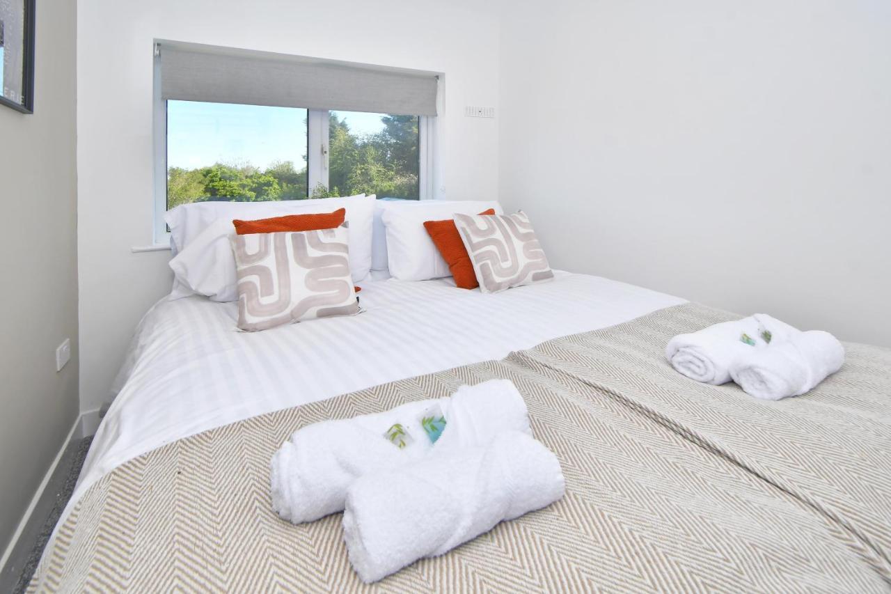 Lily House By Yourstays - Cosy 3 Bedroom House In ครูว์ ภายนอก รูปภาพ